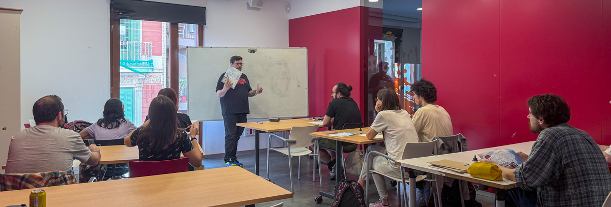 Cómo ser dibujante de cómic profesional: Lo que nadie te cuenta al salir de la escuela Yen San impartiendo un taller de entintado de cómic