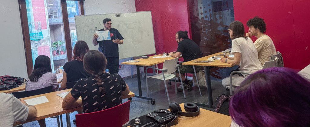 Yen San impartiendo un taller de entintado de cómic