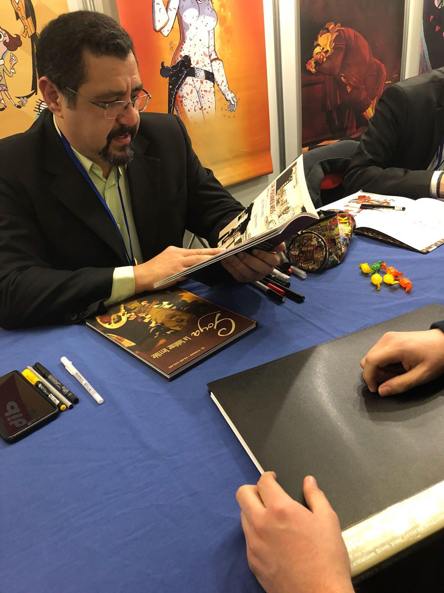 El Torres revisando un proyecto de Yen San en 2018